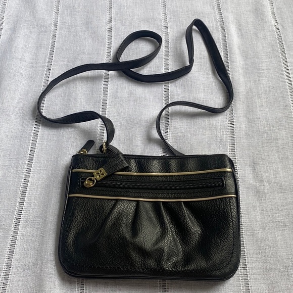 Relic small black crossbody bag with multiple pockets. - Picture 15 of 17